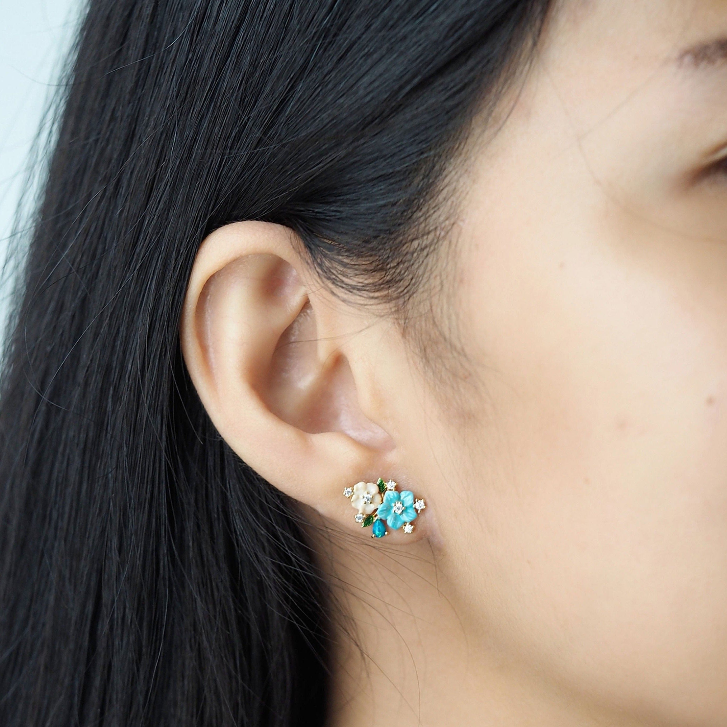 TAI JEWELRY | Cluster Flower Stud | Earrings |