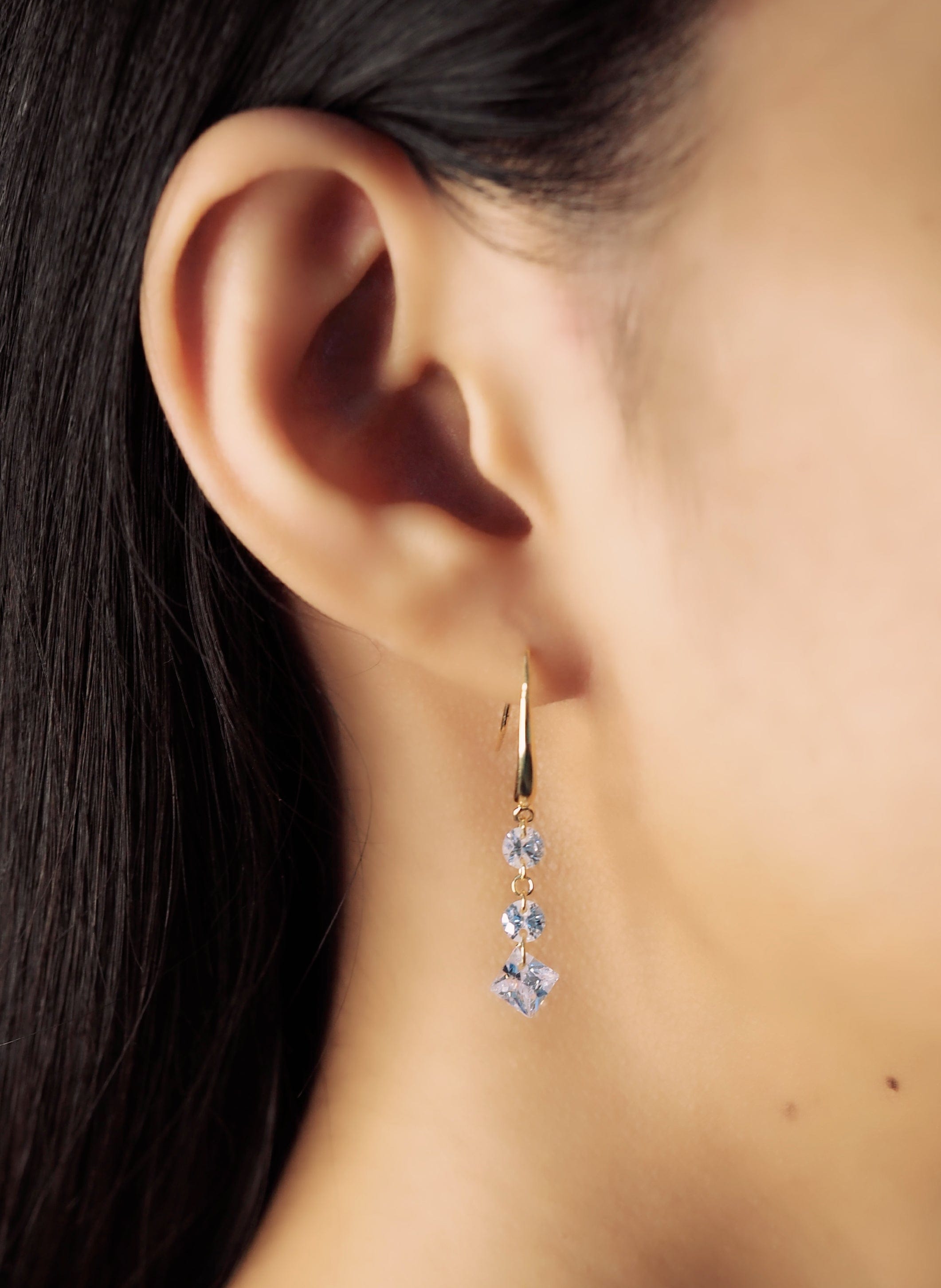 TAI JEWELRY Earrings Float Princess Gem Threader