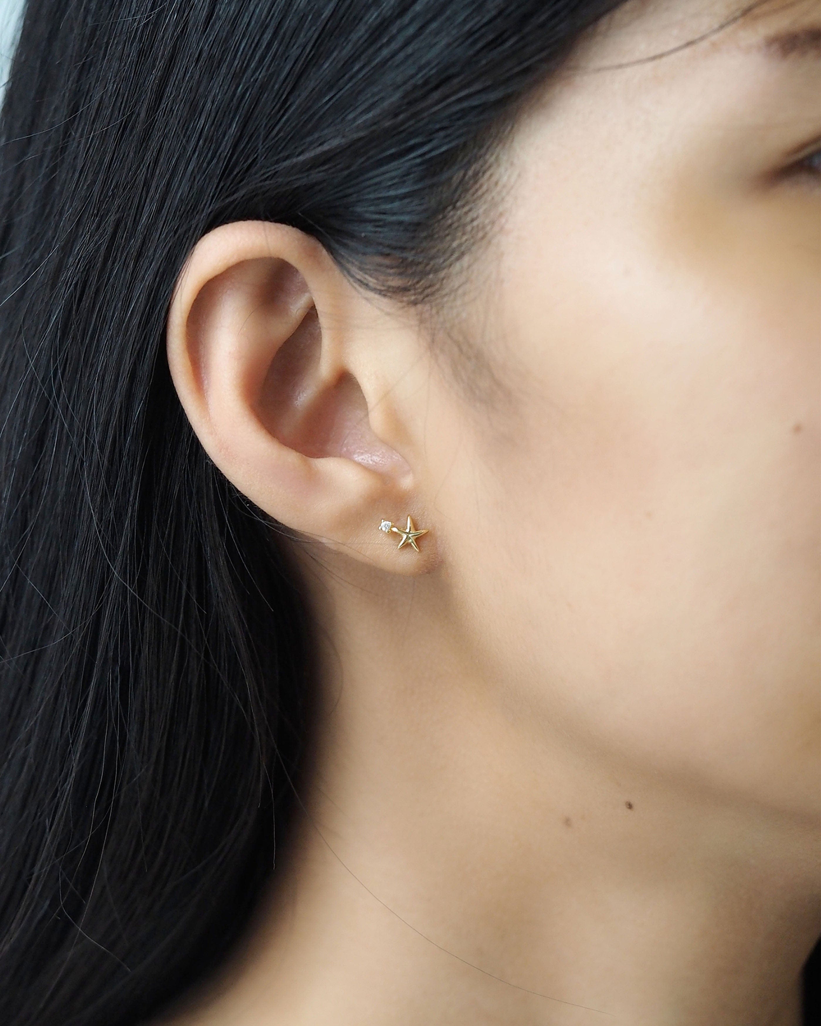 TAI JEWELRY Earrings Starfish And Seahorse Mismatched Studs