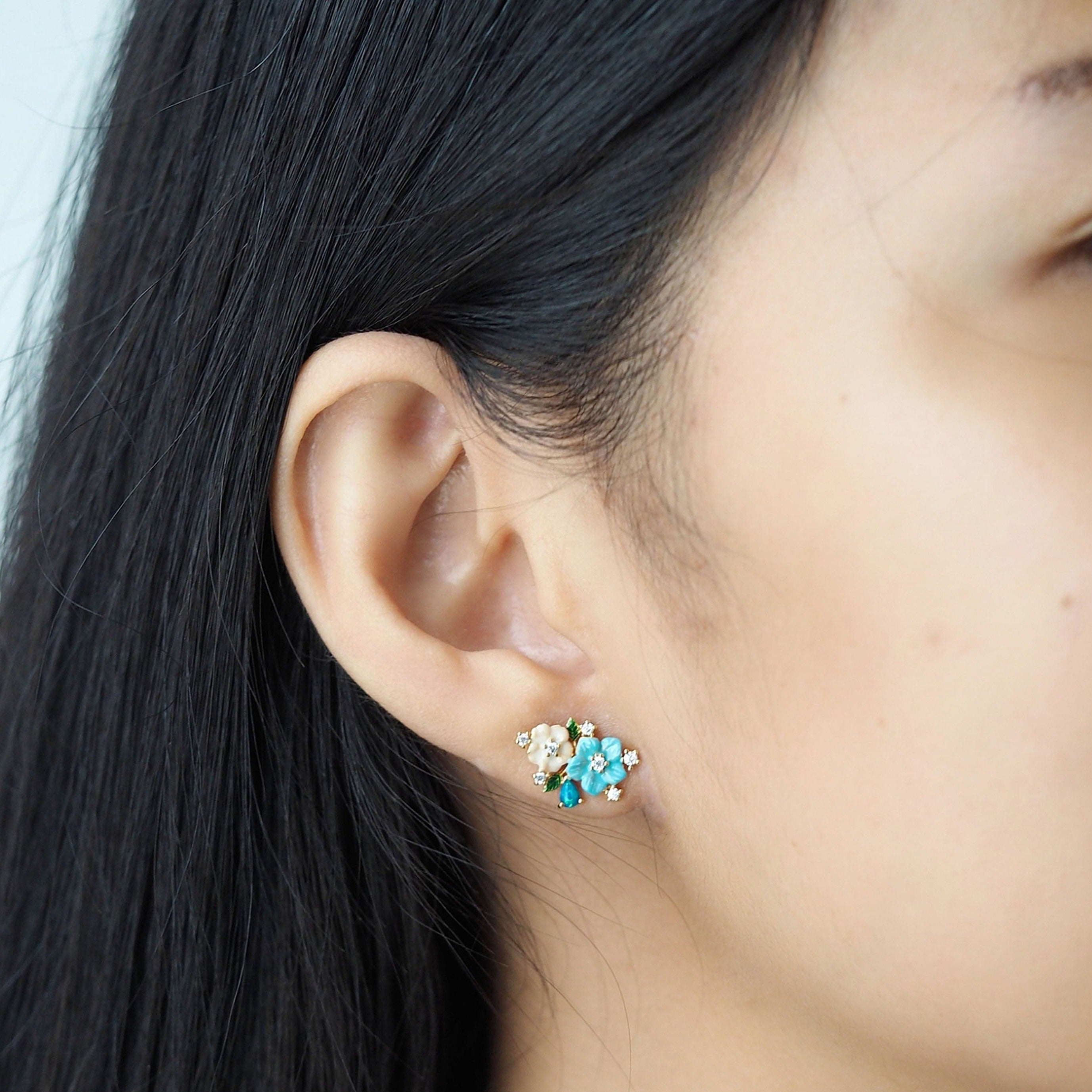 TAI JEWELRY Earrings Cluster Flower Stud