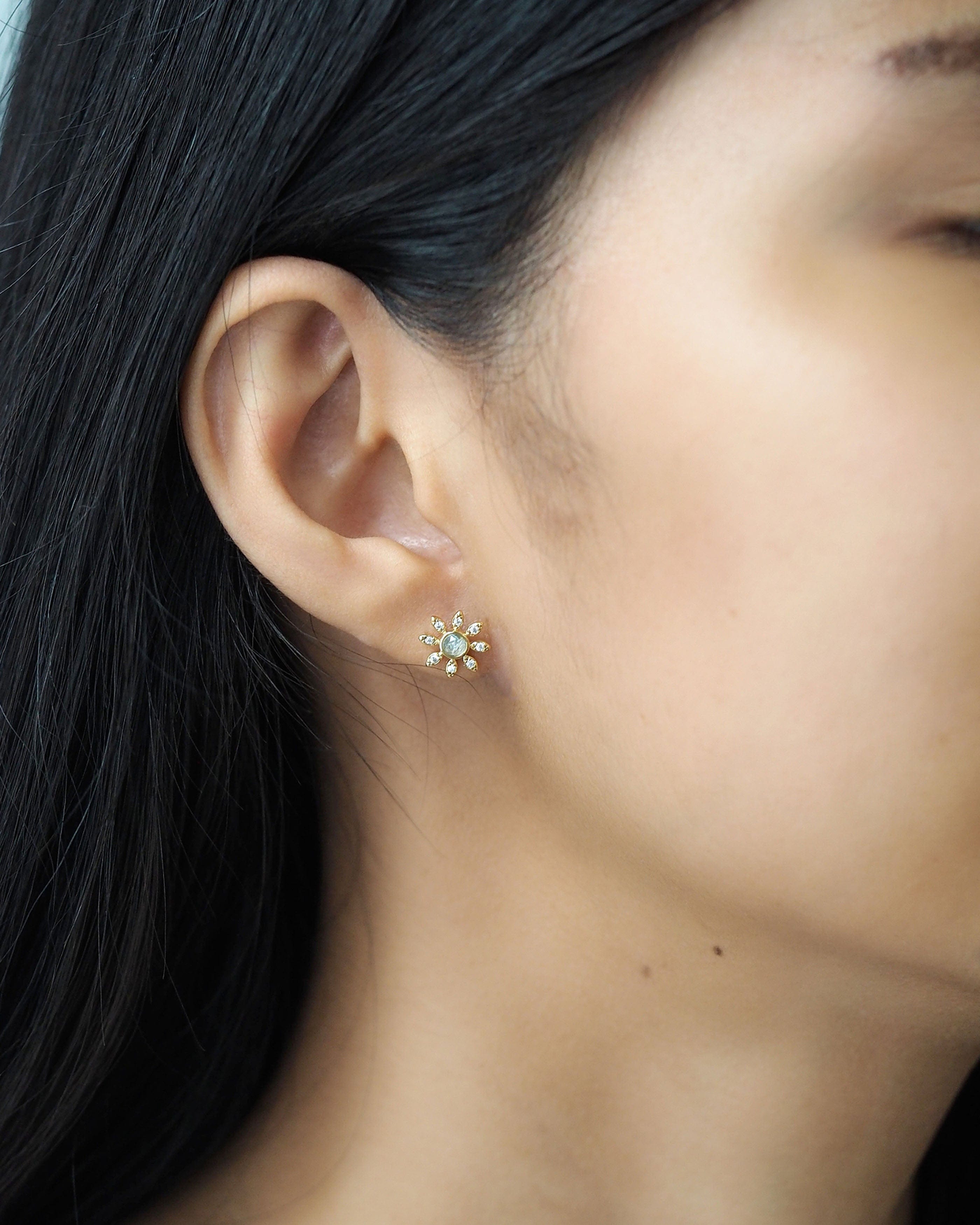 TAI JEWELRY Earrings Rock Crystal Flower Stud